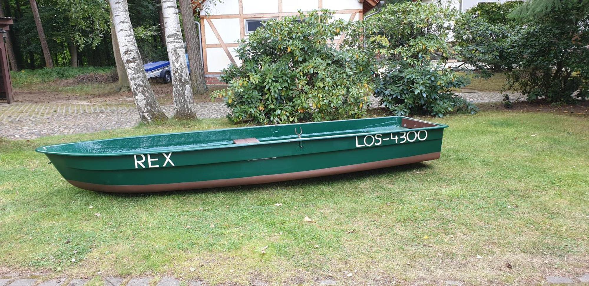 Am Mit Kleinem Boot Und 3er Kajak Und 2 Sup *