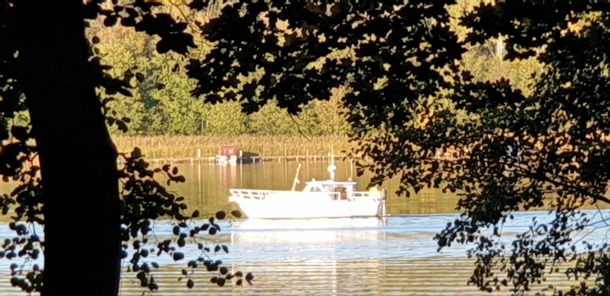 Am Mit Kleinem Boot Und 3er Kajak Und 2 Sup